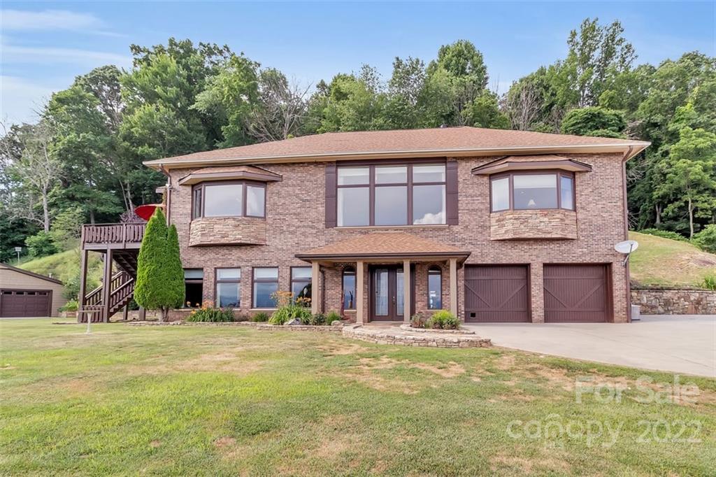 BHHS_LP's tweet image. Wendy Jones would love to show you the #listing at 1445 Grandeur Heights #Clyde #NC  #realestate tour.corelistingmachine.com/home/98WVAX