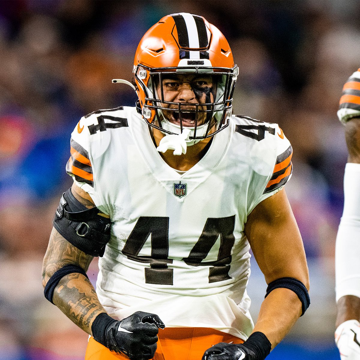 Browns's tweet photo. .@STakitaki is eager to return to the defense after an offseason recovering from injury.

"I like where I am and feel we can make a big comeback. I'm ready to help anywhere I can."

📰 » https://t.co/oeSZRAAGFj https://t.co/qRWAhgYInT