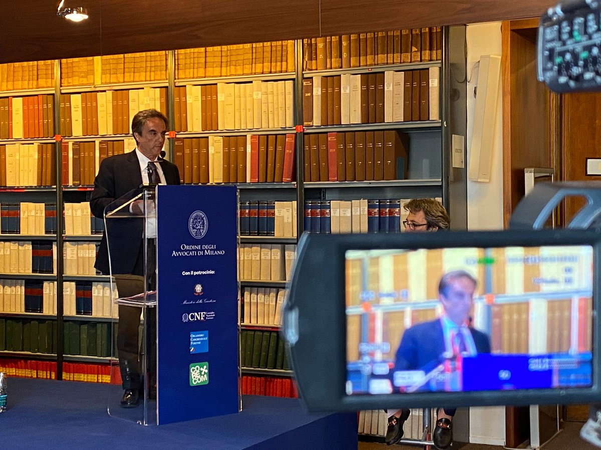 ocforganismo's tweet photo. 🔵Alcune foto dalla giornata di oggi del “Milano - Talk to The Future”, in cui il Segretario OCF Avv. Accursio Gallo è intervenuto nei saluti istituzionali.

#ocf #ocforganismo #talktothefuture #giustizia #tribunale #brevetti #digitale #milano #13luglio https://t.co/dgdYoGro0L