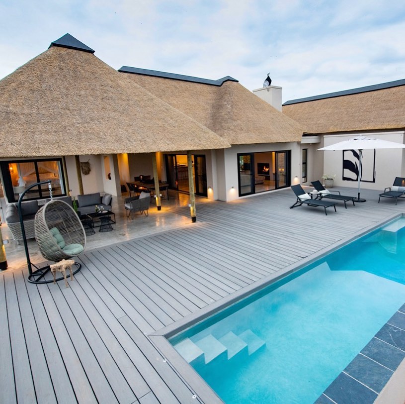 📍You should be here 

Sipping on a G&amp;T or a glass of wine, while enjoying your heated swimming pool that looks out onto South African bushveld. 

Sounds perfect doesn’t it? 
Browse over 30 luxury villa options online now and book that South African holiday you have been dreamin