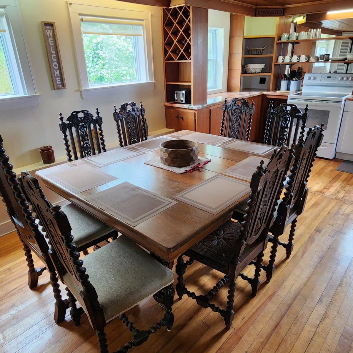 InnovaBuilders's tweet image. We have a newly-renovated 4 BR, 2 bath farmhouse in Johnstown, Cape Breton available now for this summer/fall. Best views over the big part of Bras d'Or Lake! 
bitly.ws/LiK2