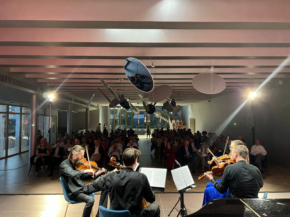 MFA_MNE's tweet photo. Povodom #DanaDržavnosti 🇲🇪 u Nacionalnom teatru opere i baleta u #Tirani 🇦🇱 održan koncert Gudačkog kvarteta Crnogorskog simfonijskog orkestra 🎼 https://t.co/pD80Aj0igb