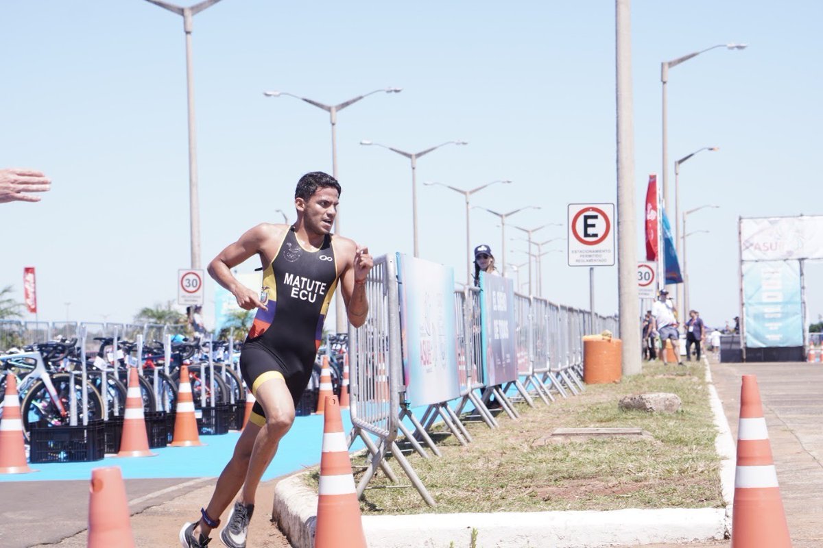 #TBT 

Revivimos la emoción de los momentos inolvidables del triatlón de los juegos #Odesur🏊‍♂️🚴‍♀️🏃‍♂️ 

Triatletas de élite desafiaron el circuito de la costanera de encarnación , demostrando valentía y resistencia 🔝

#ElSueñoCumplido 🙌🏻