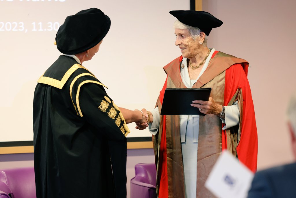 shellyparko3's tweet photo. Aswell as our @ChildrenGrowing clinic launch yesterday, the team also had the pleasure of a very special honorary degree graduation for Dame Pauline Harris @LiverpoolWomens @louiseckenny @WellbeingHarris https://t.co/Mb3TJylfU5 https://t.co/czIXLE5p7j