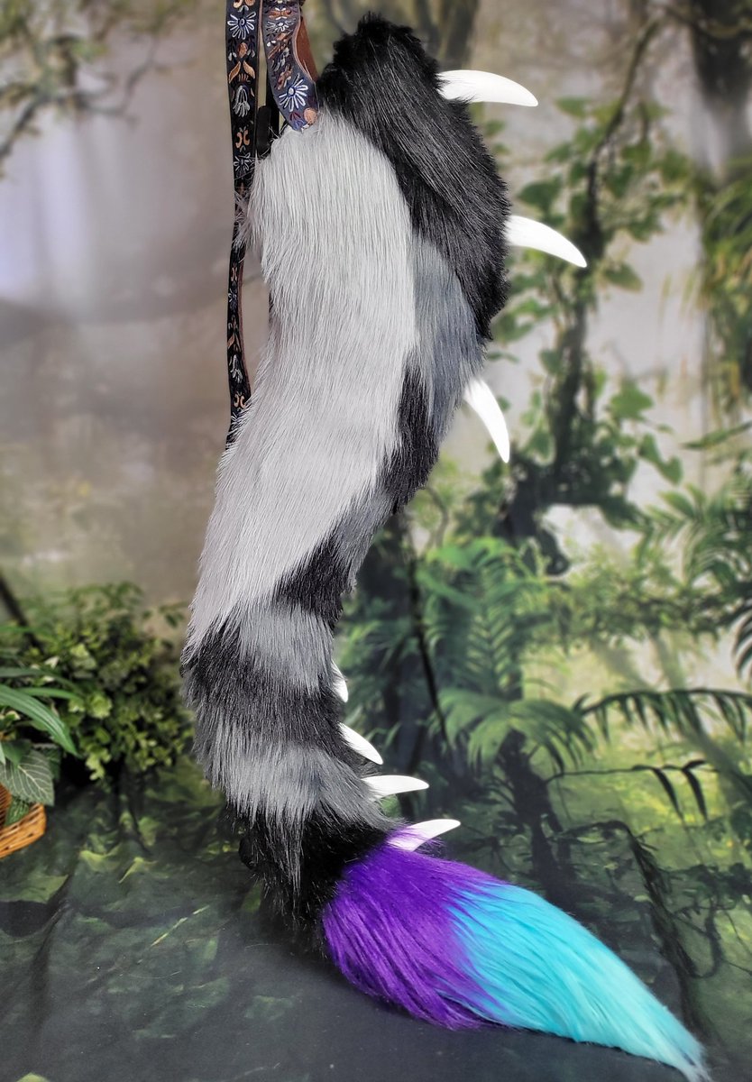 aunumwolf42's tweet photo. Ripley's tail is finished!💙🌌

For this tail, I tried out @/_Neffertity_'s hidden belt pocket technique,&amp; I'm really happy with how it came out! Really keeps the tail flush to your booty.😗😆

Resin spikes by @DvC_Ciara https://t.co/fmZqTreZy7