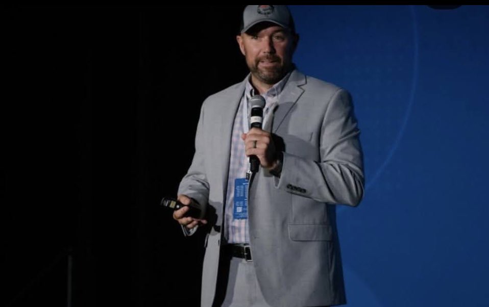 daveschmittou's tweet photo. Still looking for a keynote?
I have a few dates available in August and September…but only a few…
Message me if you want inspiration, motivation, humor, and transparency.
#LastingLearning https://t.co/3JmtXN76HP