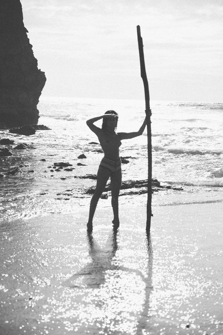 Prints who? 🤭 https://t.co/Bm83krIGjb https://t.co/vsYlk52l02