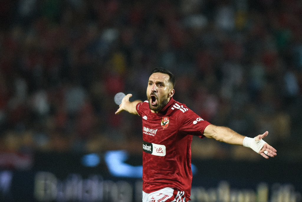 AlAhly's tweet photo. ليالي الأهلي الجميلة مستمرة.. رباعية تاريخية على حساب الزمالك في احتفالية الأبطال بلقب بطولة الدوري 🦅🔝🔥
#يلا_يا_اهلي https://t.co/sMyXUfyNxu