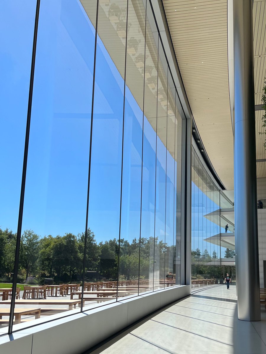 Ogruen's tweet photo. On my USA trip today we had an inspiring meeting with @Apple at #ApplePark in Cupertino. Discussions on challenges and collaboration opportunities in the European digital market between Apple and @EUdigitalsme, @BITMi. @jgeleynse #JasonLundgaard https://t.co/mu5AT3XuLU
