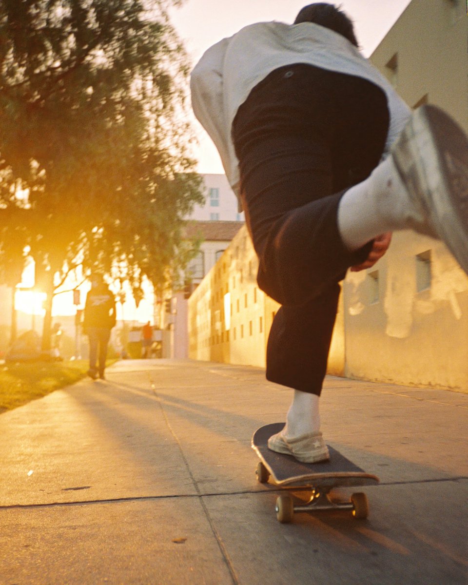 jake_inez's tweet photo. Into the Sun https://t.co/L0I1mX5Ki0