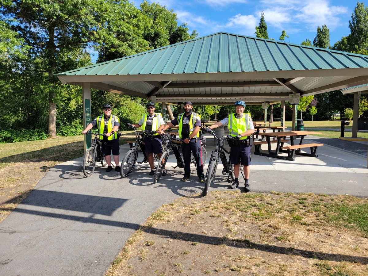 LangleyRCMP's tweet image. Langley RCMP Community Policing section had a great day riding with Langley City Bylaws.

Look for both teams on bikes throughout the summer!

Stay safe

#langley #rcmp #langleyrcmp #langleypolice #bcrcmp