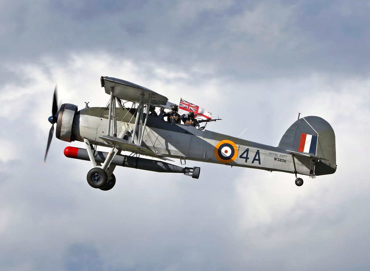 NavyWingsUK's tweet image. Our Swordfish is displaying this weekend at the Flying Legends airshow. She is returning home to where she was built, in Sherburn in Elmet, and will be displaying at Church Fenton on Saturday and Sunday. #flynavy #heritage