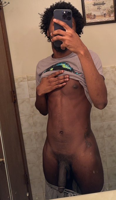 Just here to drop this dick on ya timeline https://t.co/0NF50FRM12