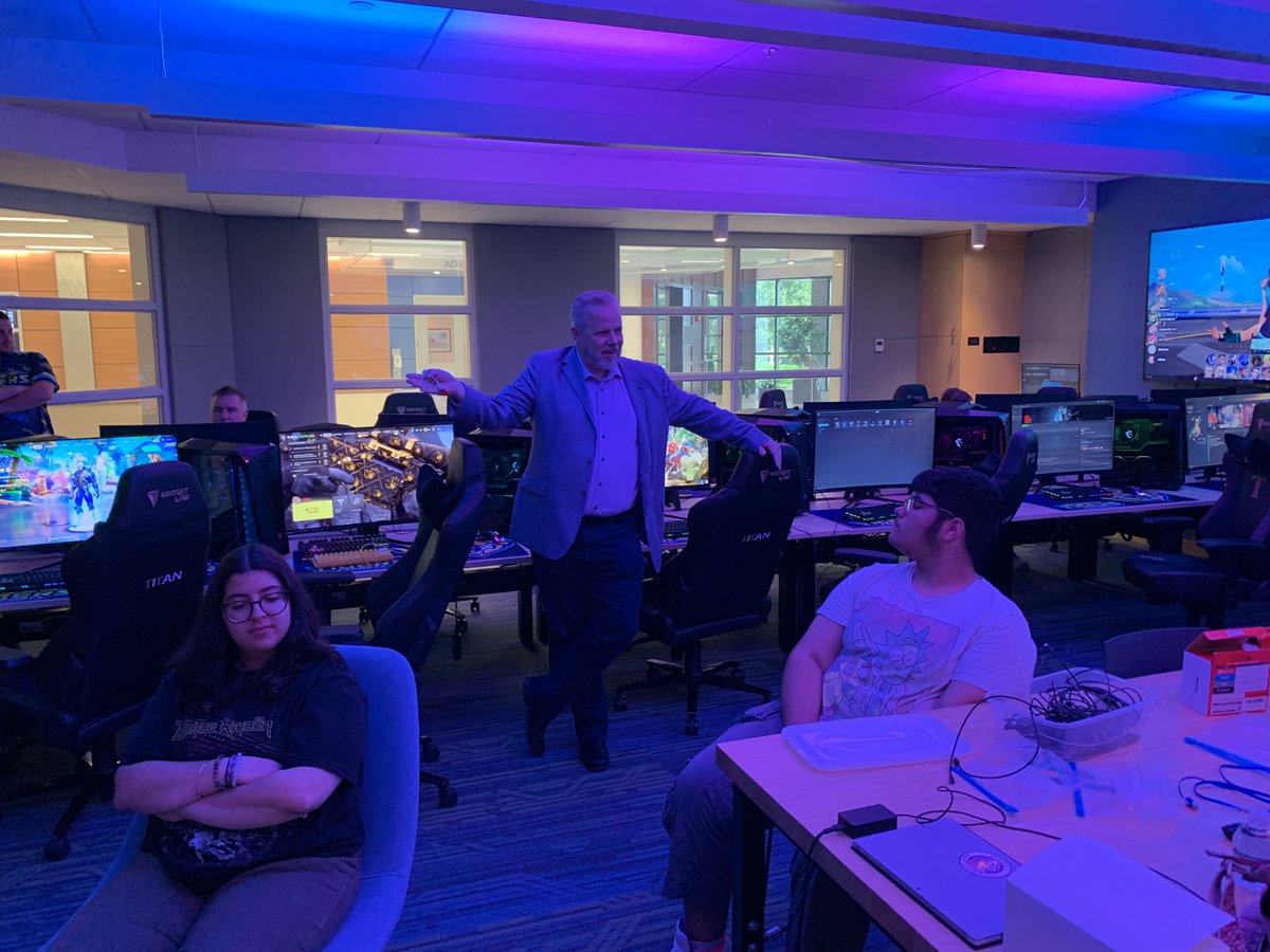 More of #SummerLearningWeek! Through competitive gaming at <a href="/NEInstituteTech/">New England Institute of Technology</a>, students in the #AllCourseNetwork are learning skills like communication, business management, teamwork, &amp; more. Browse more of our FREE, high-quality courses today: enrollri.org/acn.