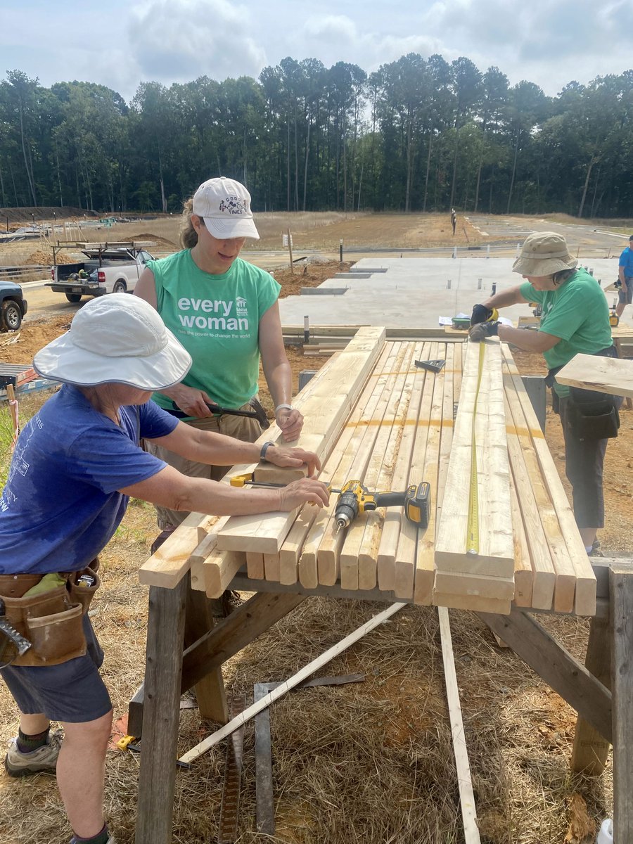 orangehabitat's tweet photo. Raise walls at @weaversgrove ✅
Nobody better than our regular crew and crew leaders to train on site and be the first volunteers to build on a future home!

You can join us on site; sign up with any of our Build at Weavers Grove links here: https://t.co/RjemW3XNpF https://t.co/0V8REpbenZ
