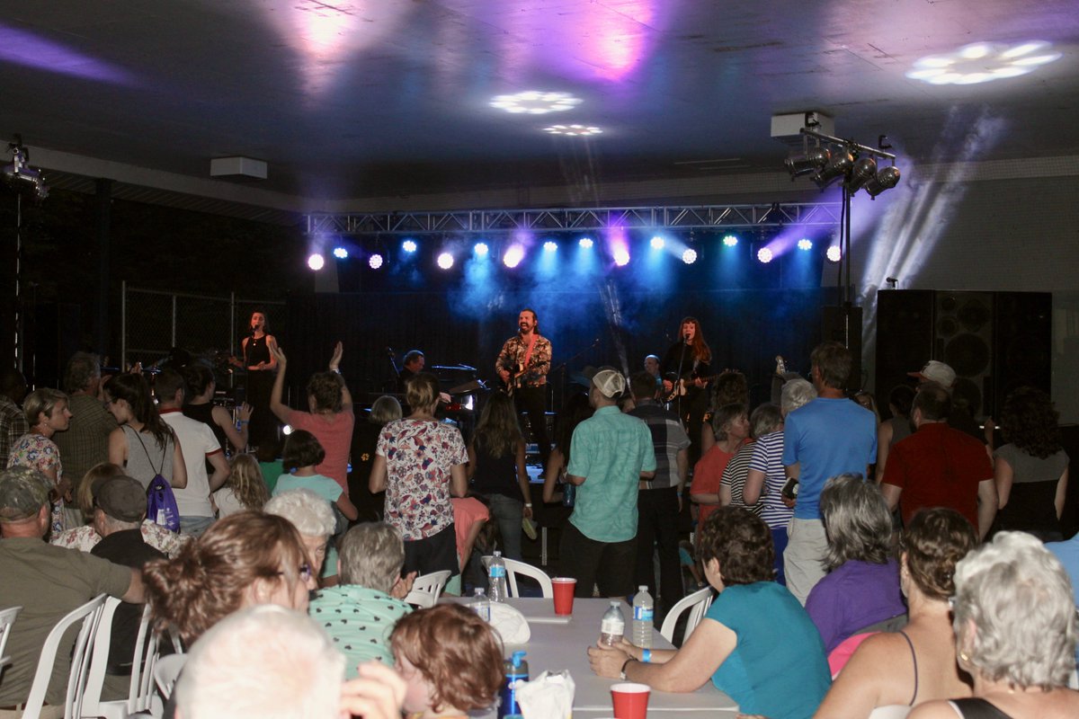 Quelques souvenirs des derniers Festival du loup!

On se voit ce samedi à Lafontaine!

festivalduloup.ca