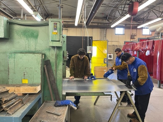 CTE415's tweet photo. The Welding Summer students are finishing off their first week of classes at @RentonTech. We can't wait to see what they've learned! #iamCTE #KSDProud https://t.co/O2wy288Y1i