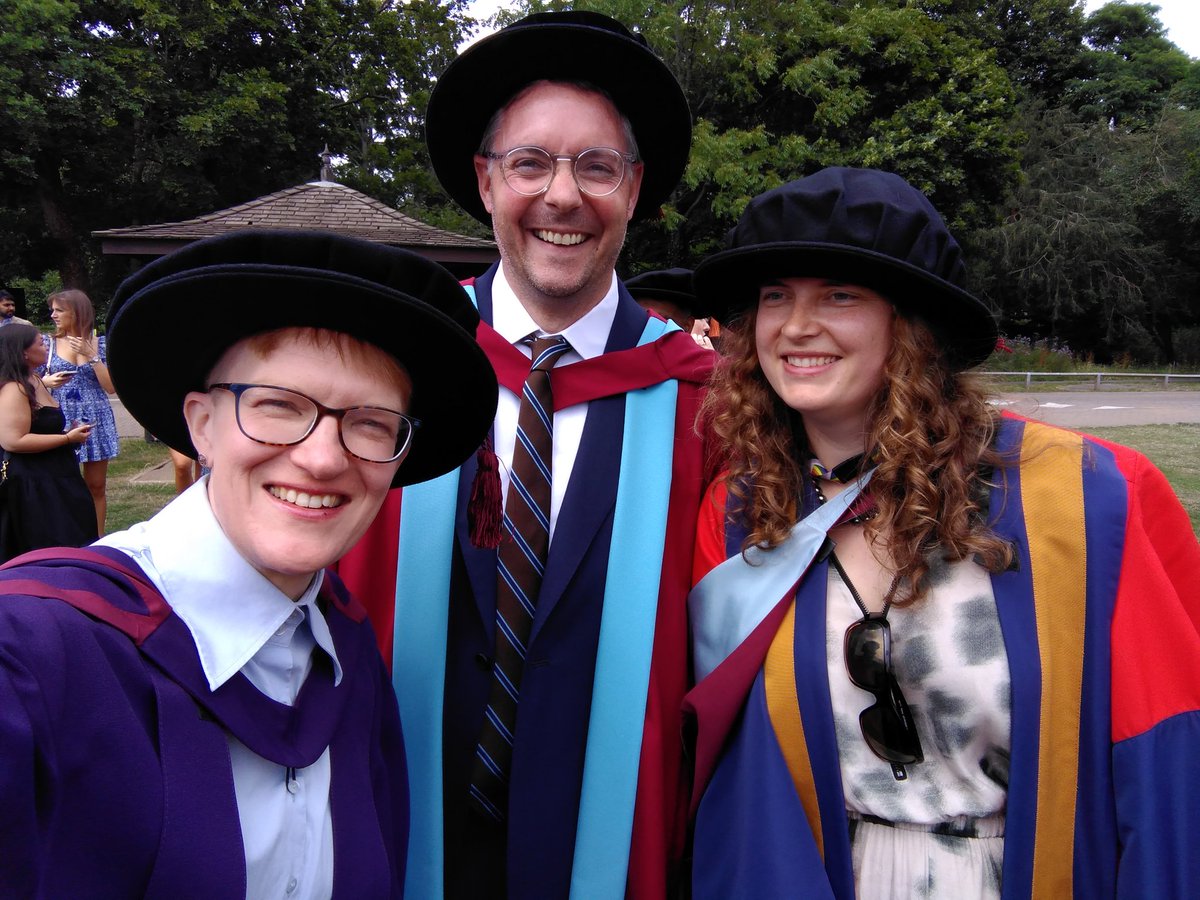 One of my favourite pics of the day - I started out the year with both as my deputies as part of the succession planning. We end the year with <a href="/DrTommyW/">Thomas Wainwright</a> taking over <a href="/RHUL_SIBE/">SIBE_RHUL</a> and with @anica_zeyen as Vice Dean for equality, diversity and inclusion.