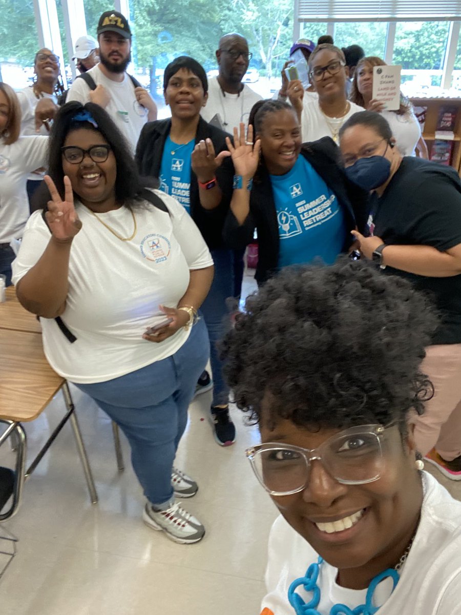Quinn_B1's tweet photo. Day 2 #SEC2023 was incredible! ⁦@ThatCHOCLITLady⁩ &amp; ⁦@DrTracyHolmes⁩ allowed us to #willinglycompete in a “name that tune” session. We collaborated using #flip-grid to infuse reading and writing w/ rhythm. We sang, danced, rapped, laughed &amp; learned simultaneously!🎤 https://t.co/MyYIVJe6ht