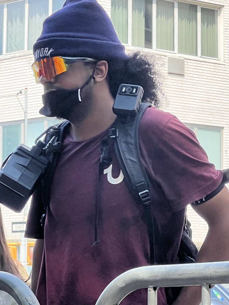 Sq517's tweet photo. Everyone on the GMA line right now be careful of this guy on the bike! He is being violent for no reason… hit my friends drink out of her hand! He tried to get a number for the line without even having a ticket! https://t.co/Z5FC48cuy1