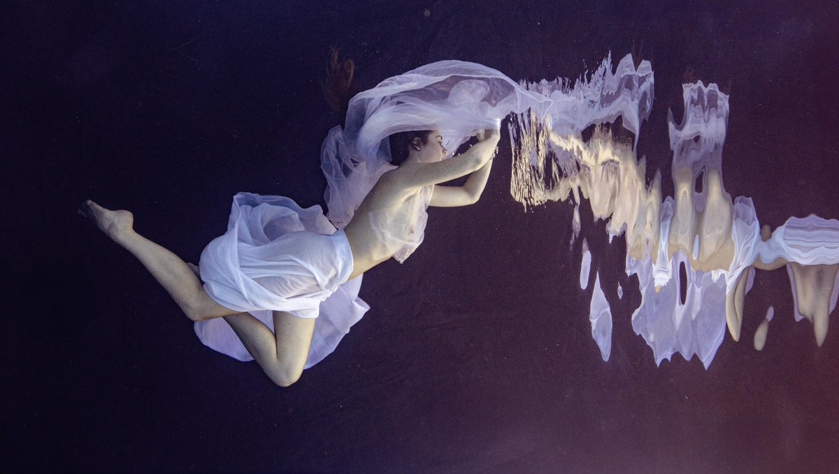 CarolineWPhoto's tweet photo. I captured these yesterday in LA, of the beautiful and magically talented art model Meghan Claire. Just loved working with her. (Which of these 4 is your favorite?) #underwaterphotographer #fineartist #fineartphotography #sunroomapp #wallart #printsforsale https://t.co/hNKA8BIcyF
