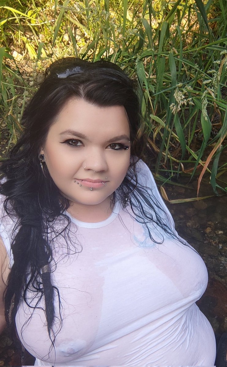 Bald ist Wochenende 😍😍 habt ihr Pläne???

#NaturalBeauty #curvy #wassershoot #followme #LikeCrazy #likeme #frivolerDonnerstag #crazypiercing #inkedandpierced #RetweeetPlease