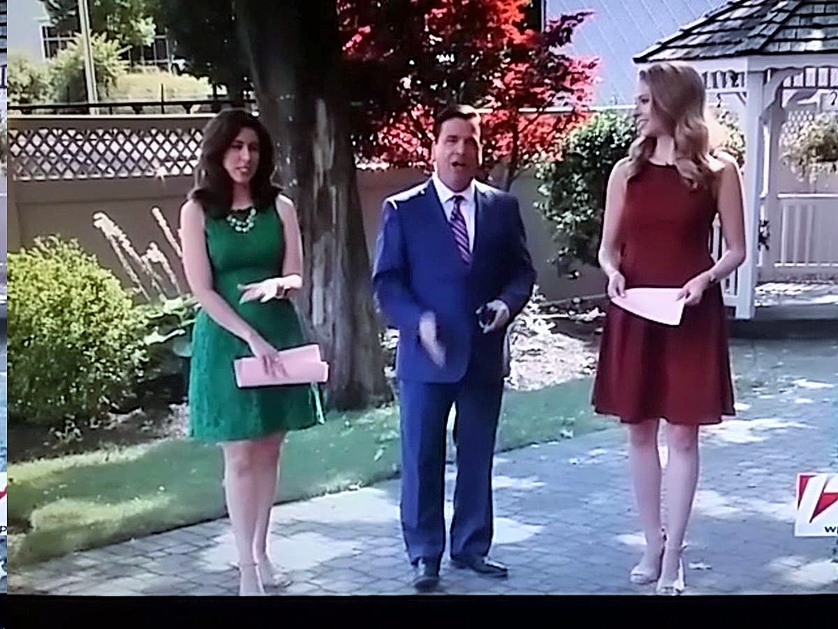 CandiceSW970's tweet photo. Kayla &amp; Kim Both In Cool Dark Red &amp; Green Colors From Tuesday On The Anchor Desk With Great Heels! Both Very Great! Very Hot Also For Both! @KaylaFishTV 🔴🔴🔴 @KimKalunian 🟢🟢🟢 https://t.co/CtNGOUdUUQ