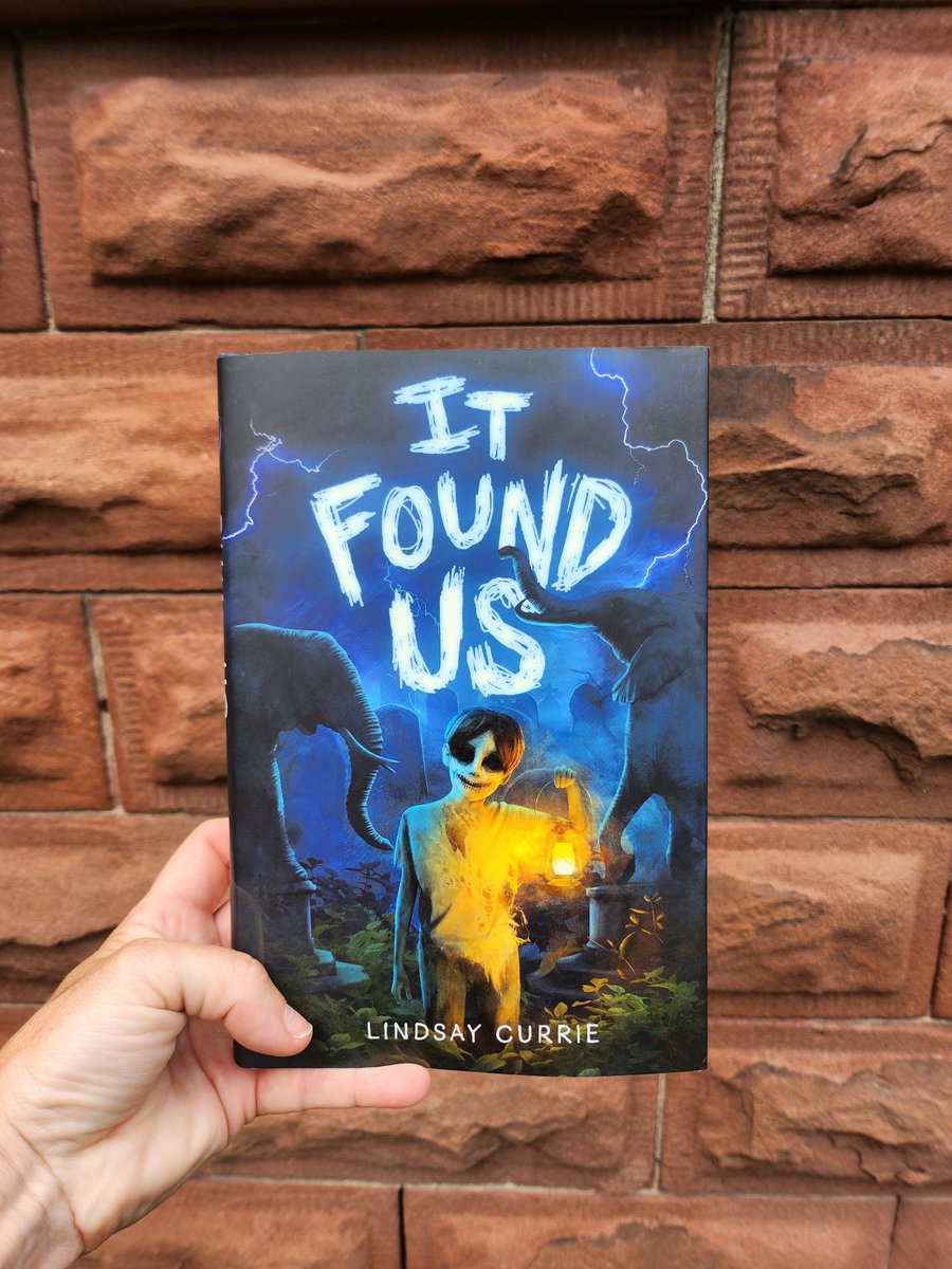 GIVEAWAY TIME! Follow me & RT this tweet for a chance to win a stunning, signed hardback of my next middle-grade ghost story, IT FOUND US -- BEFORE IT RELEASES! Tag friends for extra entries! 👻