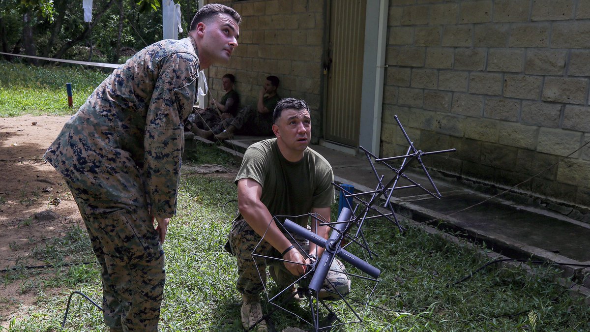 marforres's tweet image. Marines from 23rd Marine Regiment, @4th_MarDiv, set up satellite communications in Coveñas, Colombia for #UNITASLXIV. This multinational maritime exercise strengthens interoperability, fosters partnerships, and promotes peace and stability in the @Southcom region.