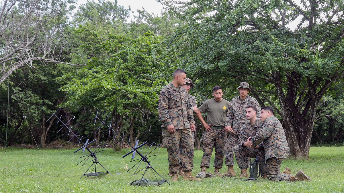 marforres's tweet image. Marines from 23rd Marine Regiment, @4th_MarDiv, set up satellite communications in Coveñas, Colombia for #UNITASLXIV. This multinational maritime exercise strengthens interoperability, fosters partnerships, and promotes peace and stability in the @Southcom region.