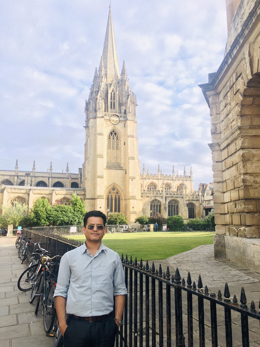 DrThapaD's tweet photo. Exploring OxfordโฆMedical student mode once again.
#cleanshaved #looksoddlyfamiliar #LordOfTheRings #sharkhouse https://t.co/9dyUEF3LjP