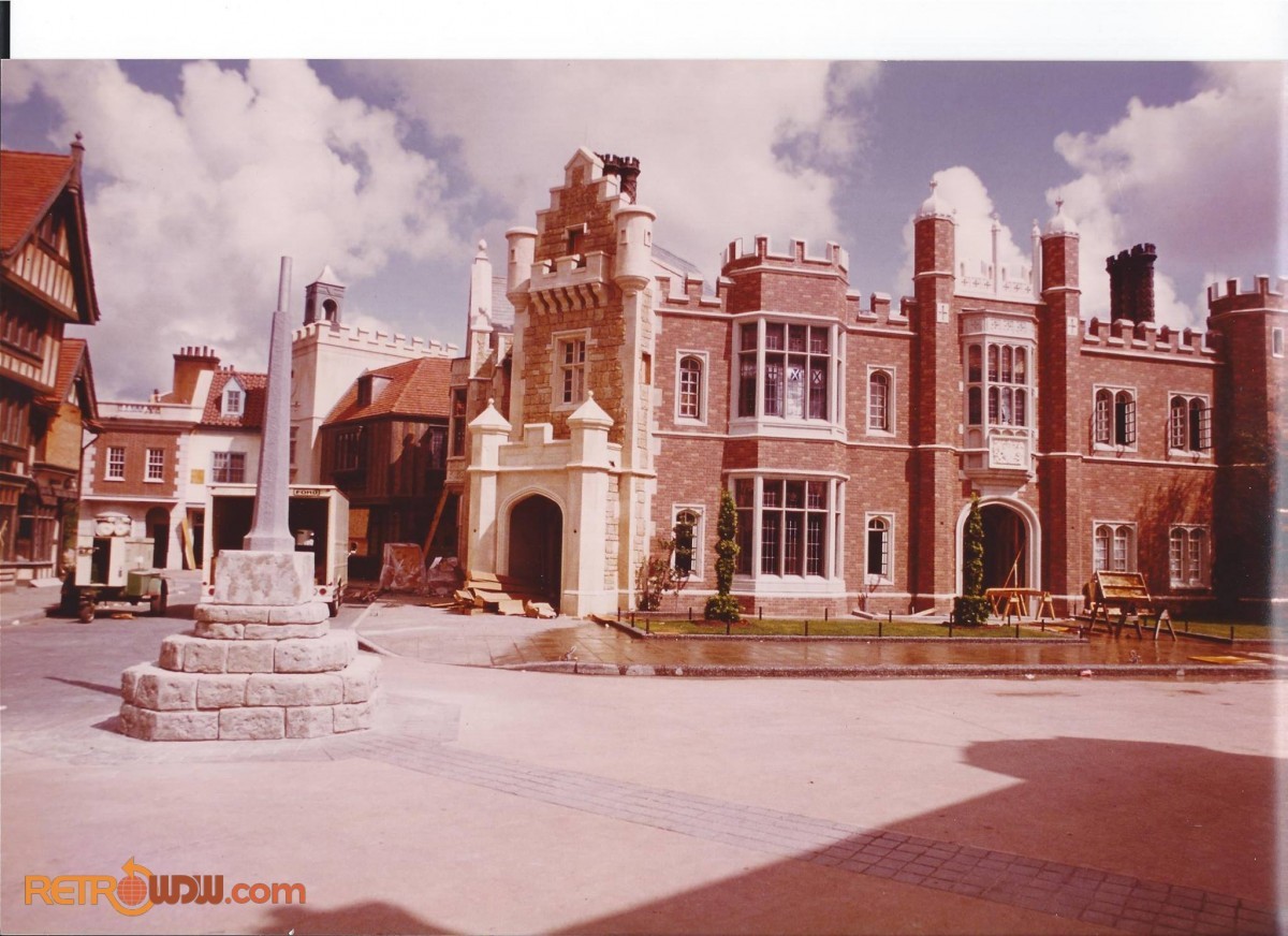 RetroWDWPhotos's tweet photo. United Kingdom Pavilion Construction

EPCOT Center (construction) Photo Album:
https://t.co/4gXmMKvuQ2

#RetroWDWPhotos https://t.co/bIFzKZi97s