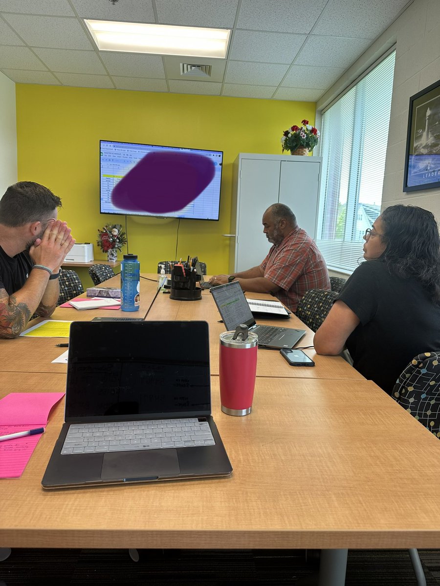 BellMichelleT's tweet photo. Making plans for a Tiger-rific school year @River_Bend_MS #allthingsinexcellence https://t.co/HmYofriePl