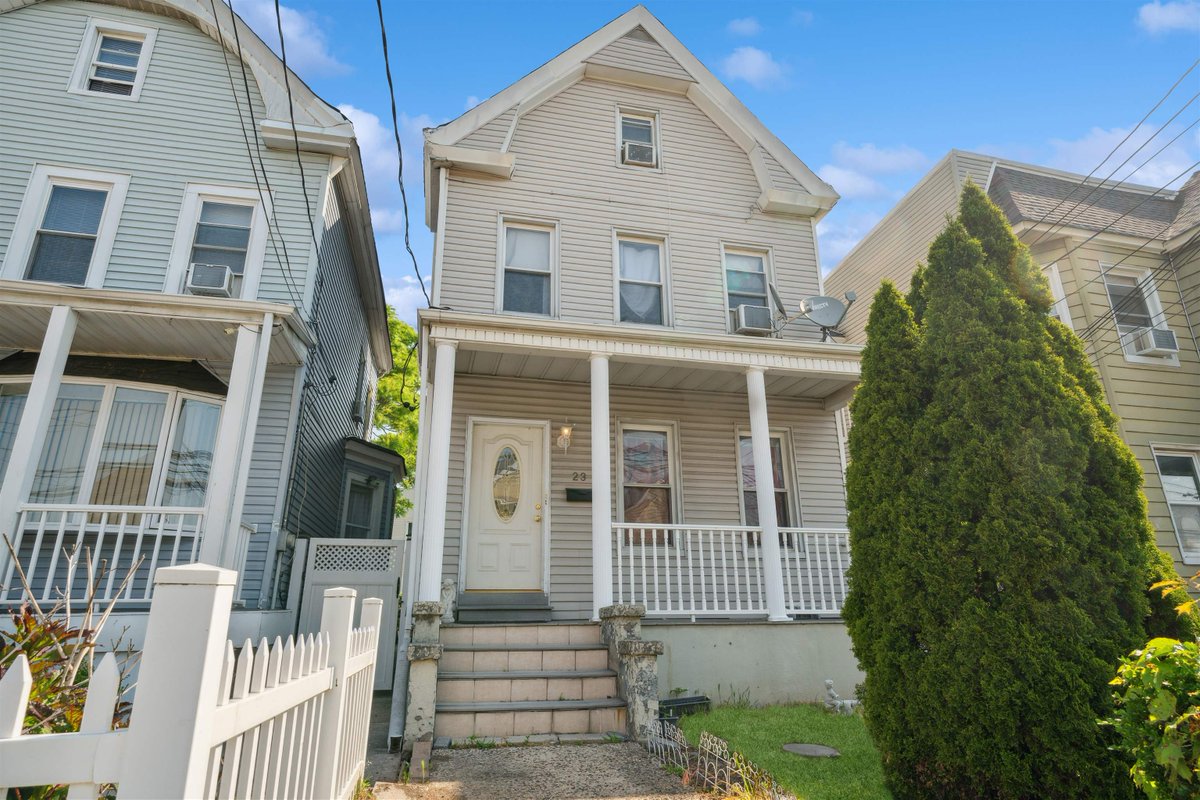 KennethWoolle12's tweet image. You can make this house your home! Ask me for more info. #realestate  cpix.me/l/173546283