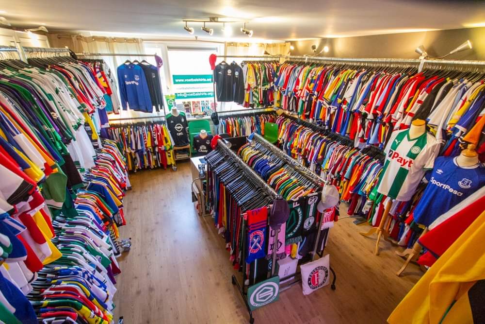 vtblshirts's tweet photo. A nice article about the collection! https://t.co/8xS5Ohjzpn

@Nathancedwards8 

#Football #FootballShirts #collection #nonleague #kitcollection 

@EleteTSC @FootyShirtLad @TheShirtUnion @TalkingKit https://t.co/fLdCvjmZMi