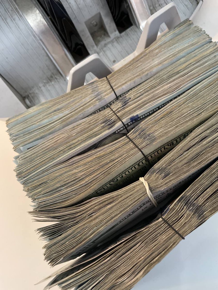 poin's tweet photo. @deviate If I was pop maybe but I ain’t y’all lemme start it off 50k, band for band but y’all can both combine yalls pape together let’s see who winning. https://t.co/5Tbs0OUwtl