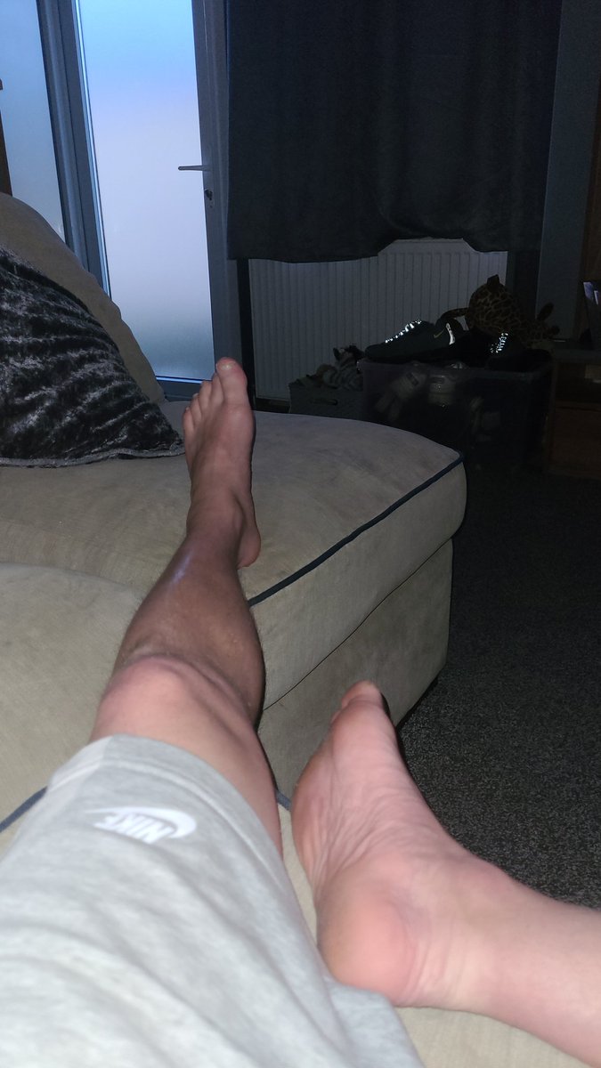 Londonmaster12's tweet photo. Worship these perfect alpha feet🦶
#findom 
#footfag
#poppersfag 
#cashmaster 
#Skypedrain 
#forcedintox https://t.co/78V3peSZfp