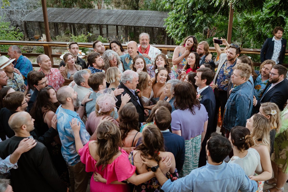 jdkane12's tweet photo. The group hug 🤍 https://t.co/Vli6d0Znq5