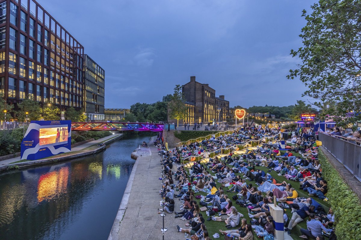 OUTDOOR CINEMA FOR FAMILIES THIS SUMMER IN LONDON 📽️ New 2023 guide to free and ticketed venues to watch a film with the family al fresco in London this summer.  
Read here: themother-hood.com/top-family-fri…
