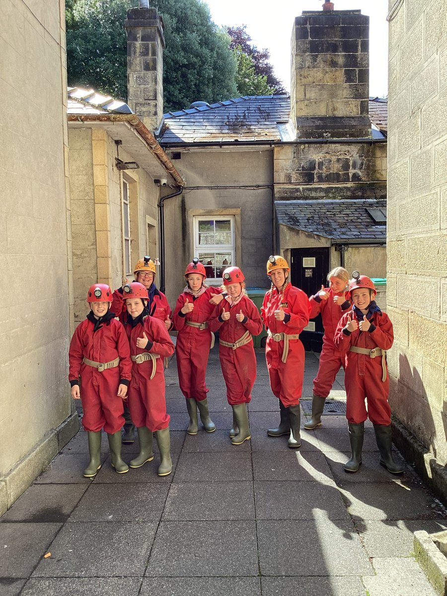 We looked very glamourous in our caving outfits @IngleboroughHall this morning <a href="/BaildonGlenPS/">Baildon Glen Primary School</a> #WeExceed