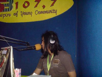 sbfmparepare's tweet photo. Jumat barokah SB FM https://t.co/OJtE3IFfQI
