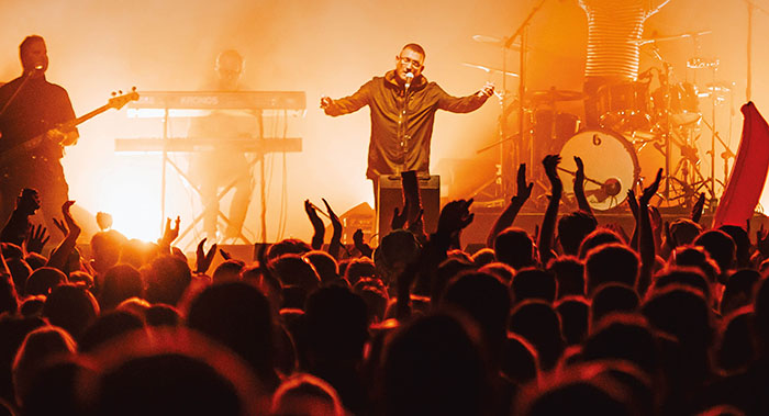 Doorsteppa's tweet photo. THE REYT GOOD TRAMLINES GIVEAWAY!!!

**COMPETITION TIME**

We’re giving away TWO TICKETS TO TRAMLINES on Sunday 23rd July!!

1)Follow @Doorsteppa 
2)Retweet this post

The draw will be made on Tuesday 18th July at 6.00pm. GOOD LUCK!
#tramlines #Sheffield #Competition #happyhour https://t.co/xWkiULIVpr