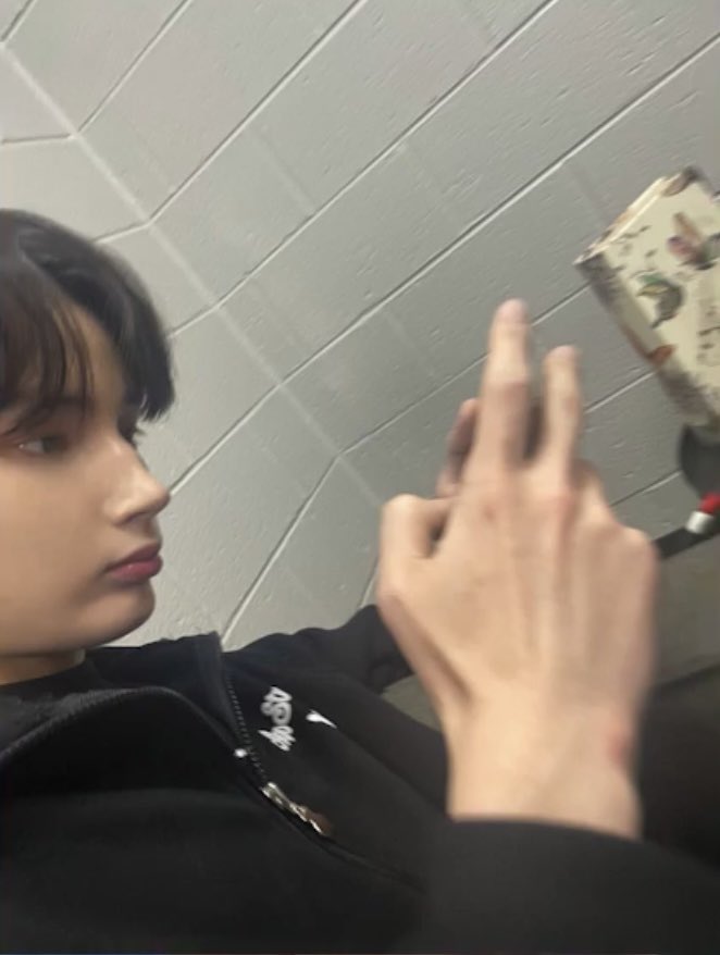 hyukalooks's tweet image. he’s so boyfriend