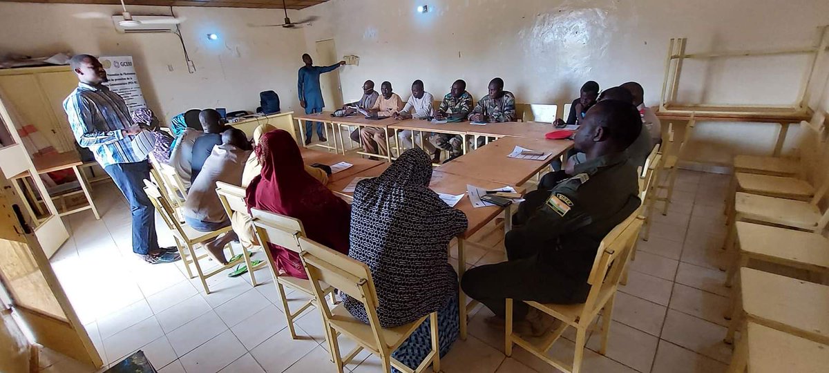 OMojedec's tweet photo. Dans le cadre du #PEV_RC, le #consortium #MOJEDEC, #GADER, #CCAJ/Ty et #6_OSC locales des jeunes/femmes a organisé à #Gotheye 20/06/23, un atelier multi-acteurs d'identificat@ des messages sensibles poussant les jeunes/femmes vers l'Extrémisme Violent sur financement de #GCERF. https://t.co/LlS8ccRHZY