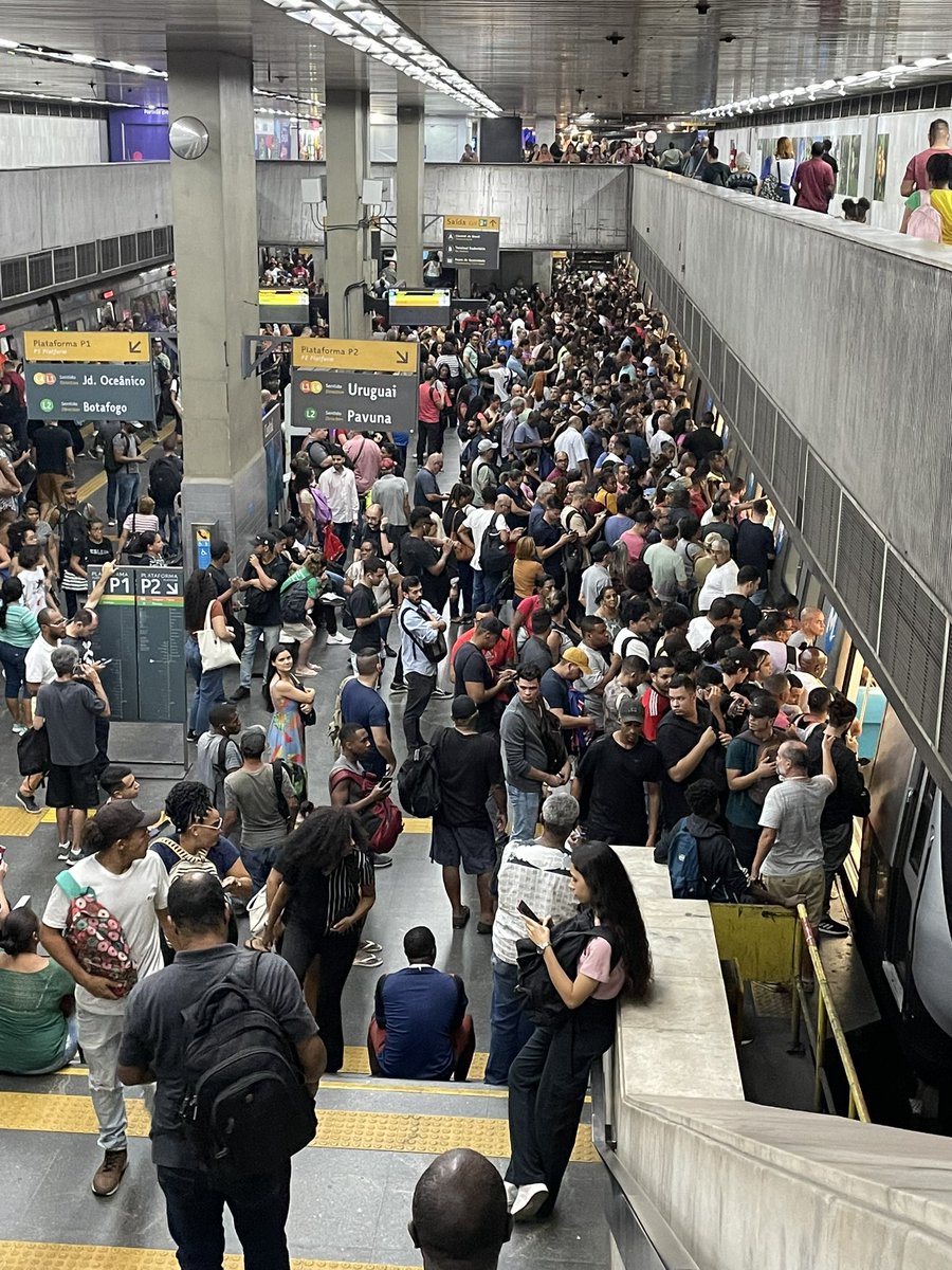 luanapataro's tweet photo. Era só isso que eu precisava msm, @metro_rio. Ao inves de avisarem que ta ruim ficam fazendo a gente de palhaço 🤡 https://t.co/AYUuUxCXc2