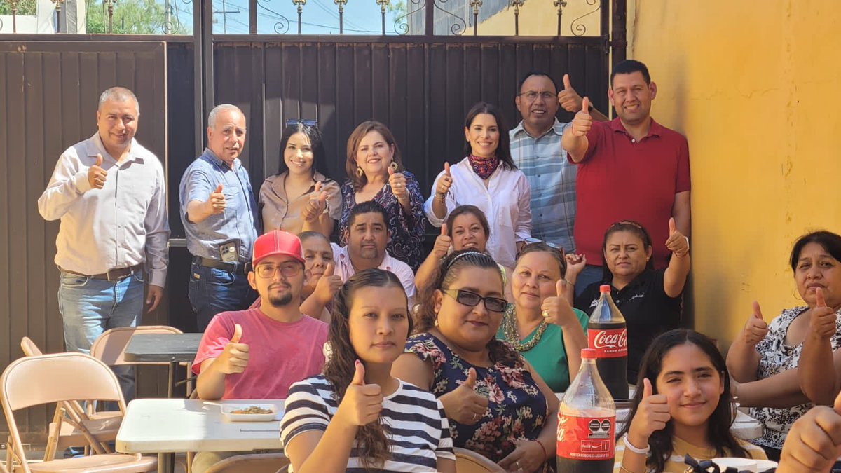 MaruCalderonA's tweet photo. Seguiremos recorriendo el Distrito I, agradeciendo a nuestra gente por su maravilloso trabajo durante esta campaña pasada. 

¡Gracias! 

 @manolojim 
@EduardoOlmosC https://t.co/2W4CFoQMmv