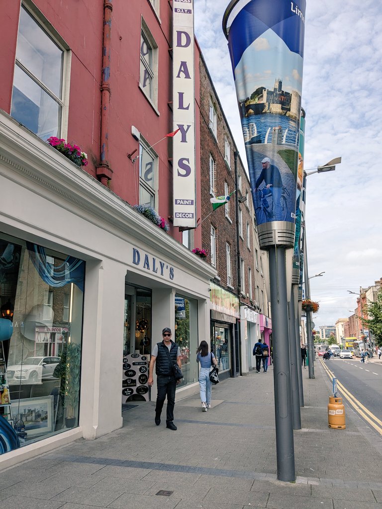 nici_quinn's tweet photo. Thank you to Daly's Hardware for stocking 3 of my framed Limited Edition Prints. Pop in if you are in town :-). 
#local #limerick #limerickart #limerickedgeembrace #supportlocal #irishart #irishartist #prints #nicilegearart #artforyourhome https://t.co/8gDfu1Ozon