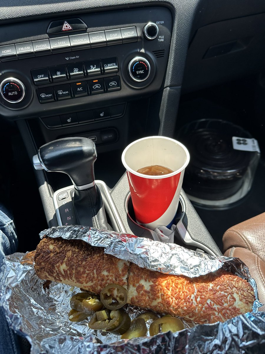 Un chicken Bake y una Pepsi del
Costco es lo que necesitaba 👐🏽