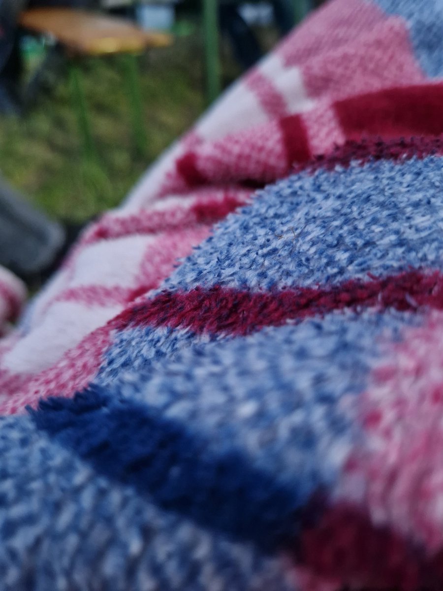 20000 decken kuschel Socken pulli und winterjacke.. Und warum bin ich so müde 😫