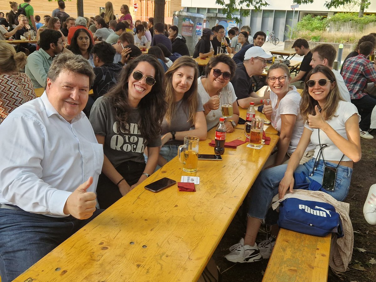 Very nice to meet today members of our Institute @Boccaccini_Lab (@irem_unalan Zoya @MariLou_Rosalia Sena and Clara) at the Summer BBQ of the Department @DeptWW_FAU @UniFAU Good to celebrate the great achievements👏of the Department and our students in the last 12 months!